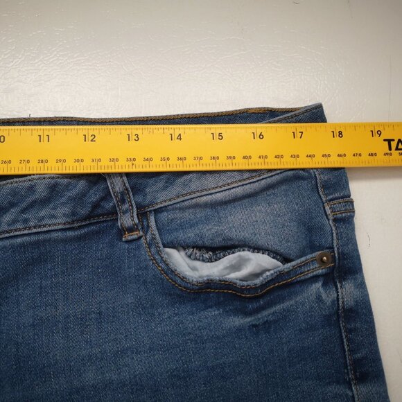 2/$30.00 - George Ladies Medium Wash Blue Jeans - Picture 8 of 10